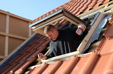 Pose de fenêtres de toit Velux à Biol